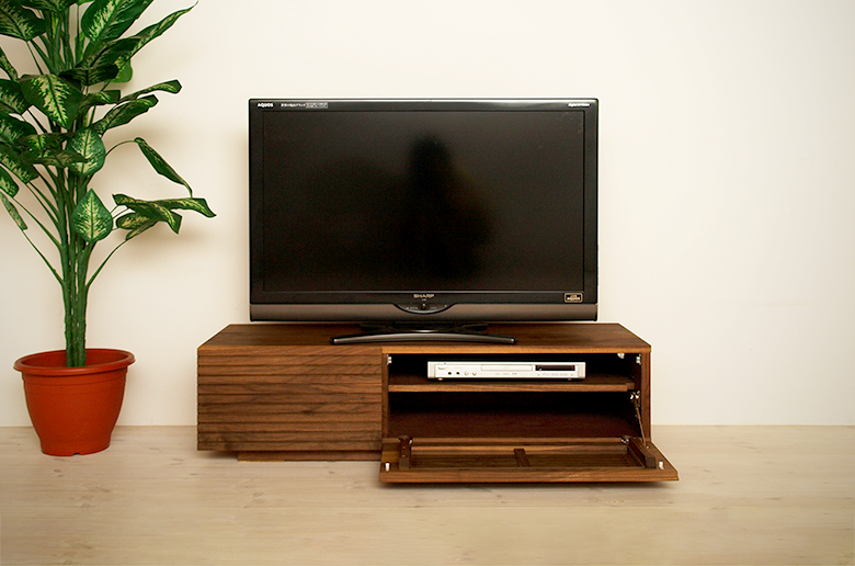 前板の流れ杢が美しい
スリットデザイン