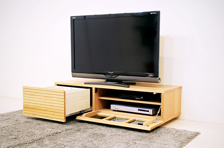 前板の流れ杢が美しい
スリットデザイン