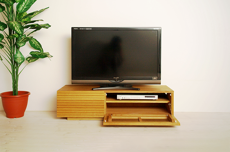 前板の流れ杢が美しい
スリットデザイン