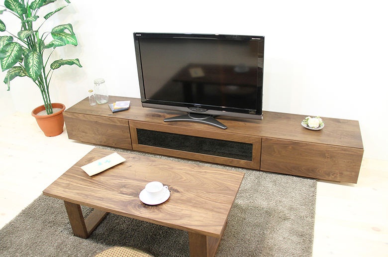 天然木・無垢材を活かした
シンプルなスタイル