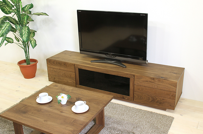 天然木・無垢材を活かした
シンプルなスタイル