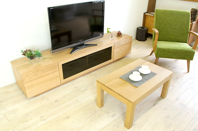 天然木・無垢材を活かした
シンプルなスタイル