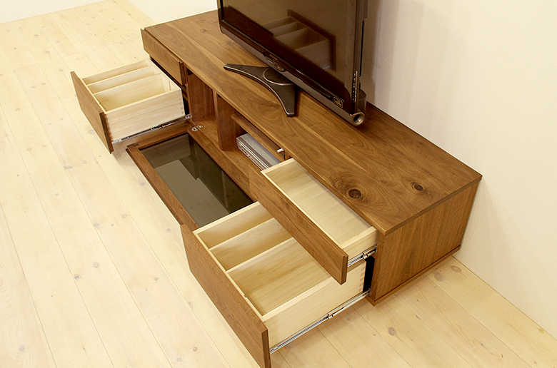 天然木・無垢材を活かした
シンプルなスタイル