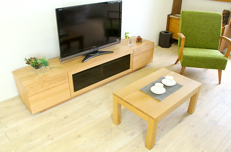 天然木・無垢材を活かした
シンプルなスタイル