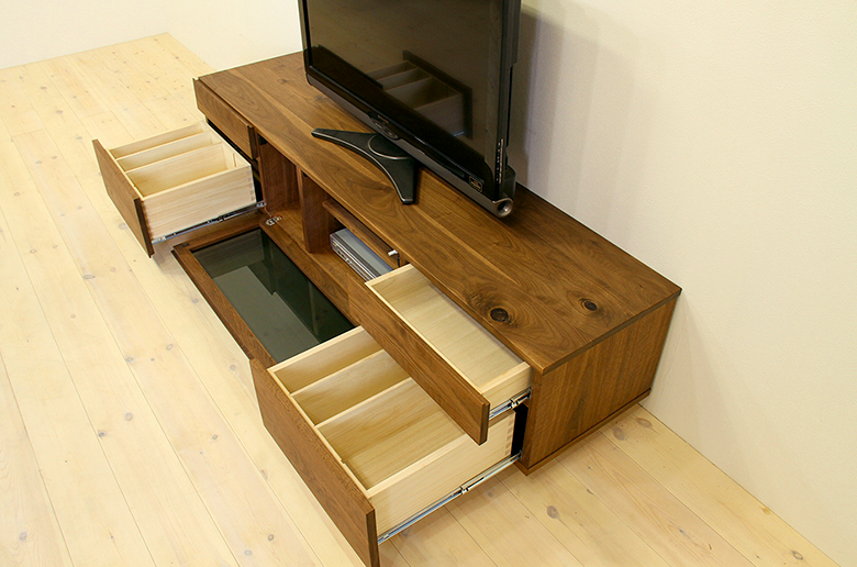 天然木・無垢材を活かした
シンプルなスタイル