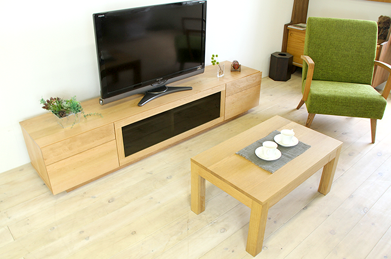 天然木・無垢材を活かした
シンプルなスタイル