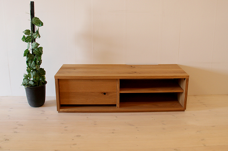 節を活かした無垢材の表情豊かな
"世界にひとつだけ"の家具