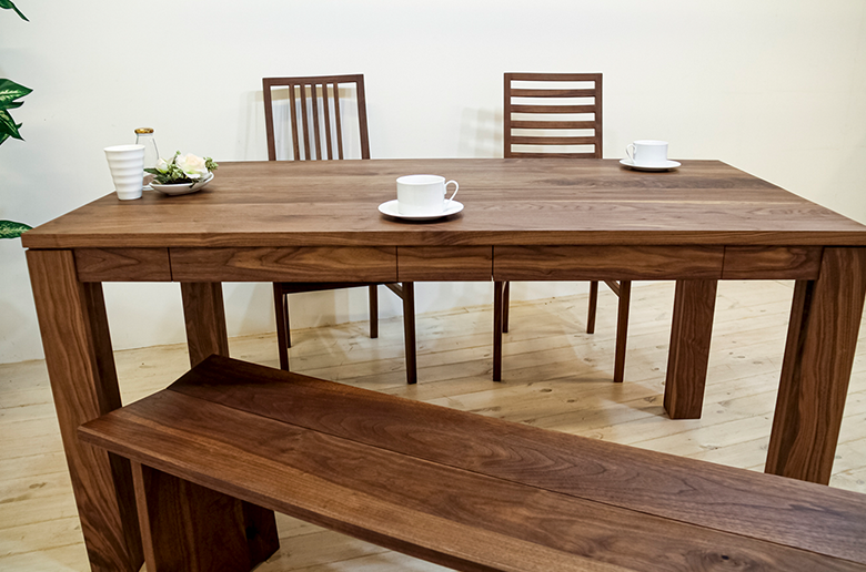 流れ杢が美しい
モダンで高級感あるスタイル