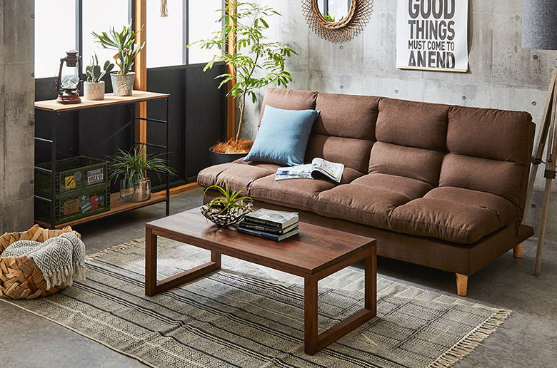 天然木・無垢材を活かした
スタイリッシュな脚部