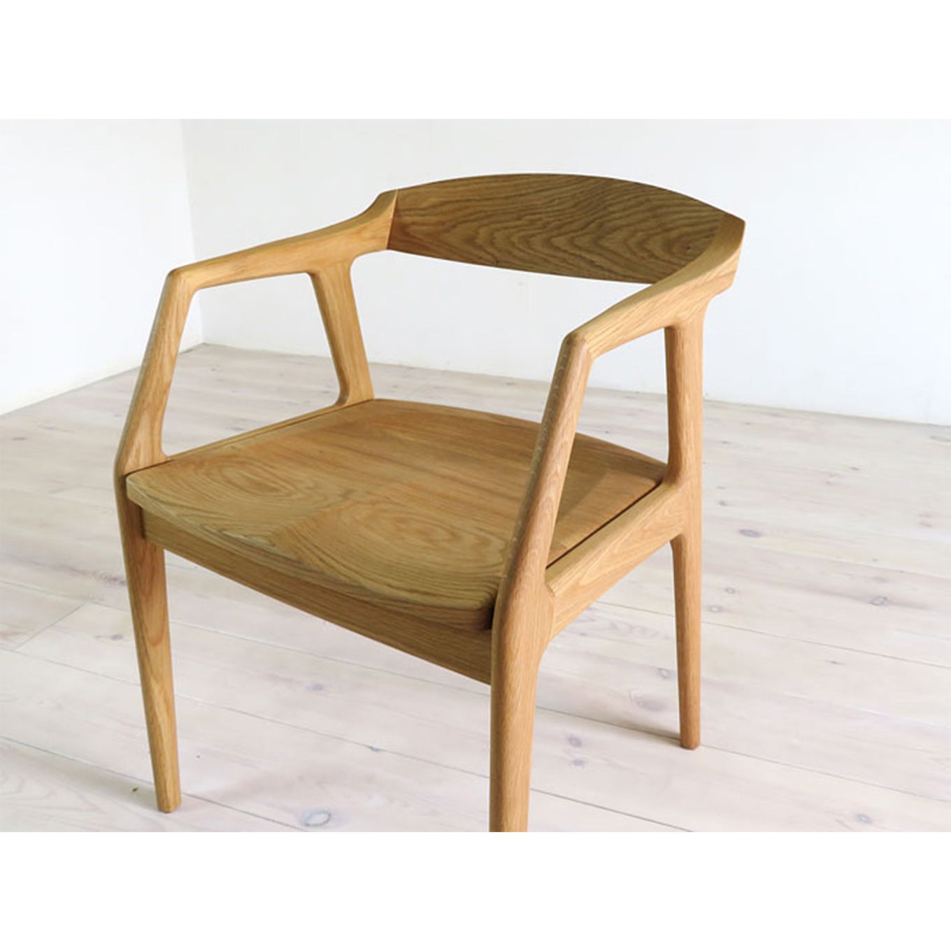 グリーン住宅ポイント無垢材 チェア ダイニングチェア 肘置き付(設置付き)イメージ