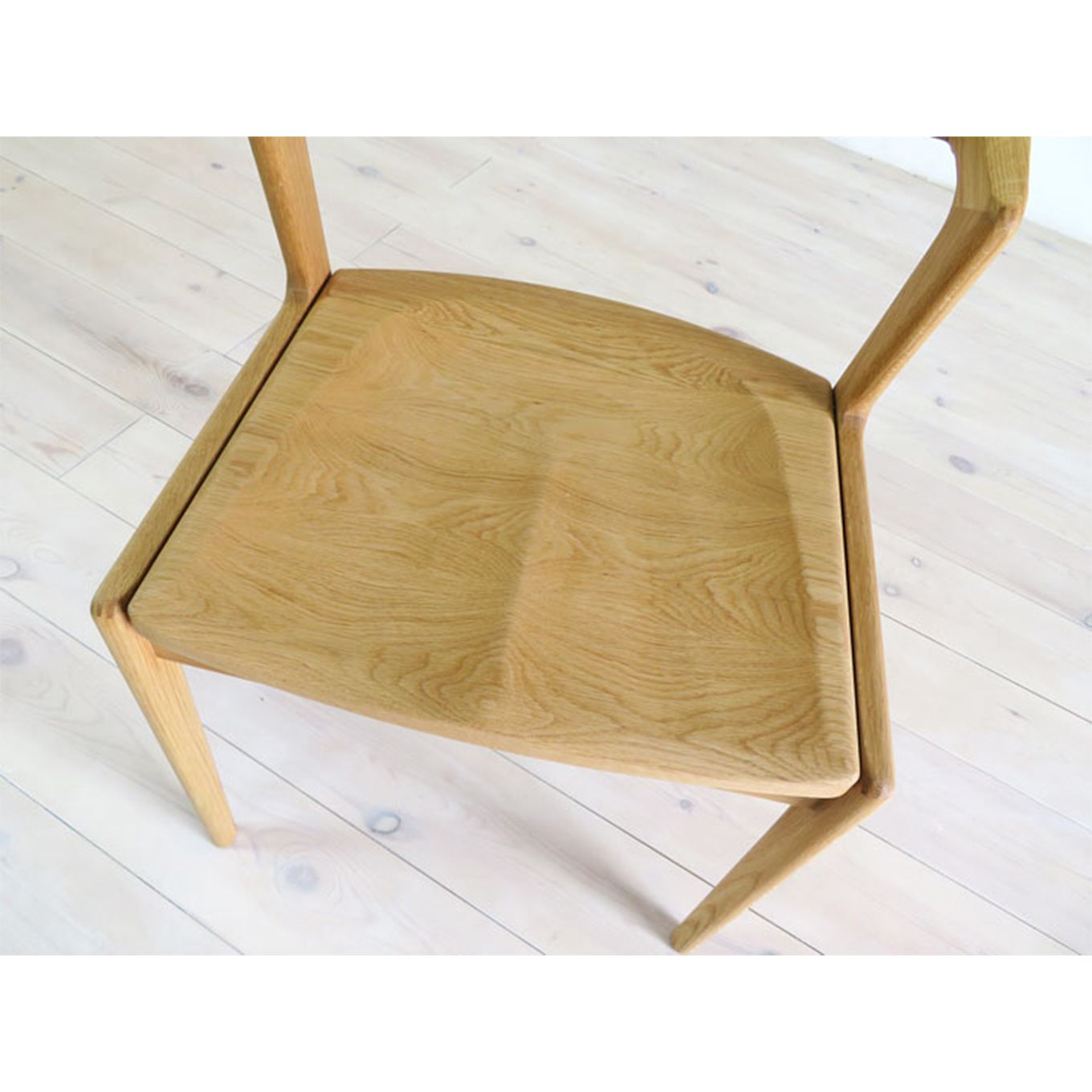 グリーン住宅ポイント無垢材 チェア ダイニングチェア 肘置き無(設置付き)イメージ