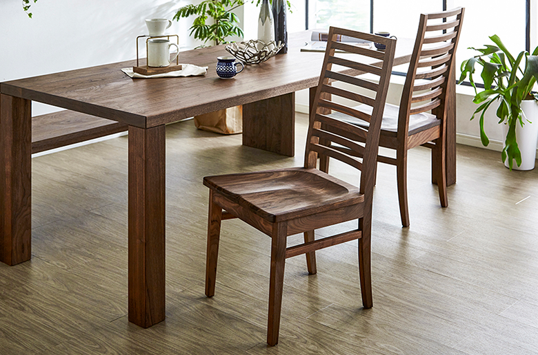 天然木・無垢材を活かした
オーソドックスで使いやすいチェア