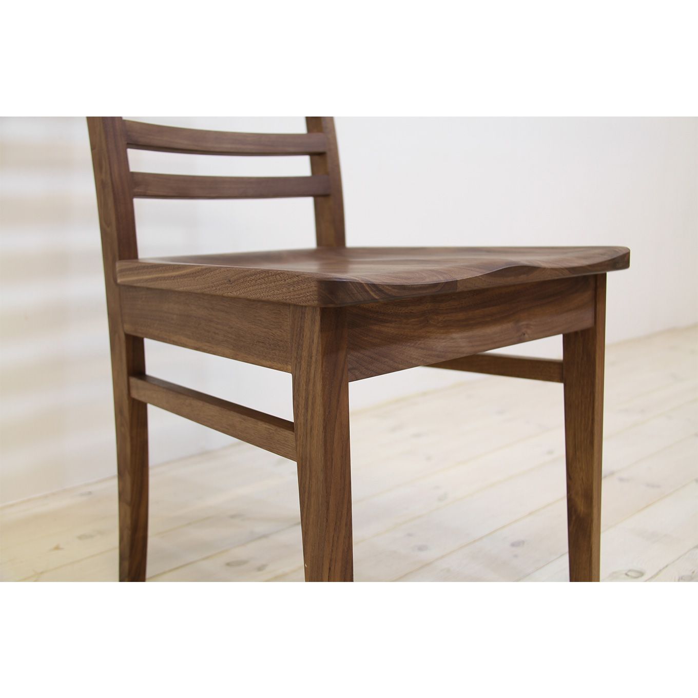 グリーン住宅ポイント無垢材 チェア ダイニングチェア 凛 ハイバック(設置付き)イメージ