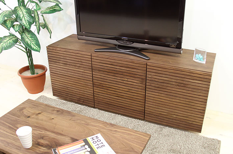 前板の流れ杢が美しい
スリットデザイン