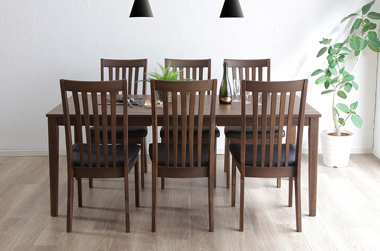 引き出し付きなので
パソコンや書類などを収納してテレワークにも使える