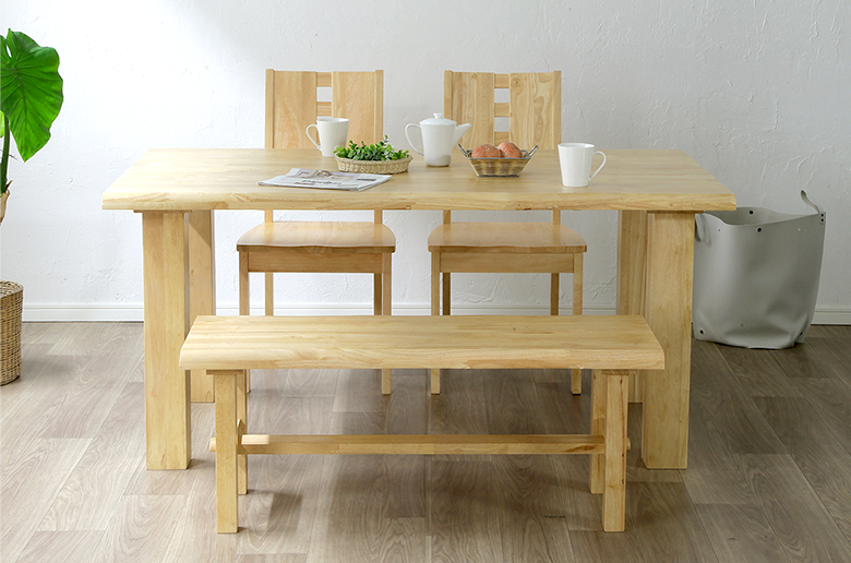 しっかりとした安定感あるテーブル
デスクワークにもおススメ