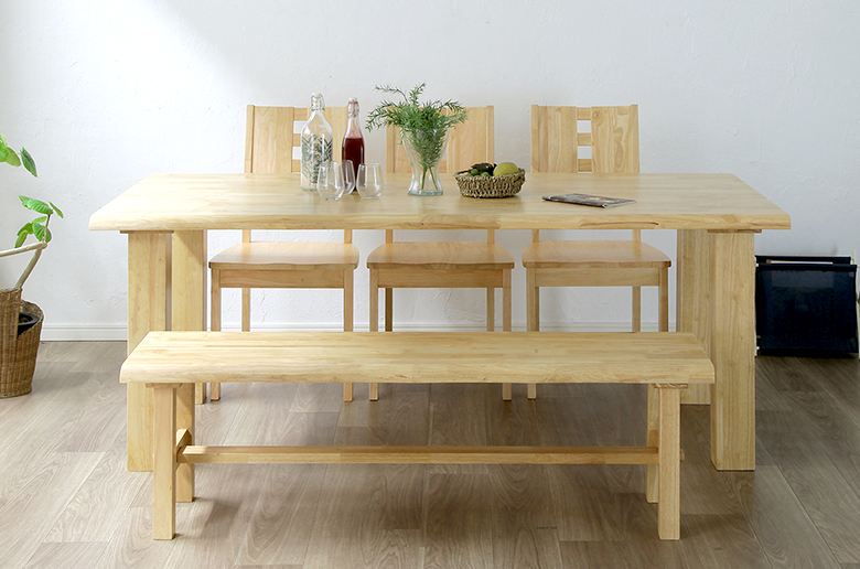 しっかりとした安定感あるテーブル
デスクワークにもおススメ