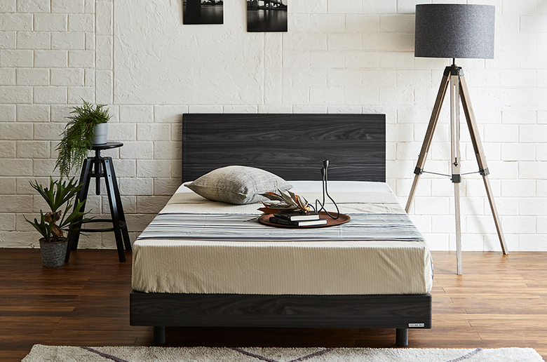 ベッド下のホコリも
快適にお掃除できるレッグタイプ