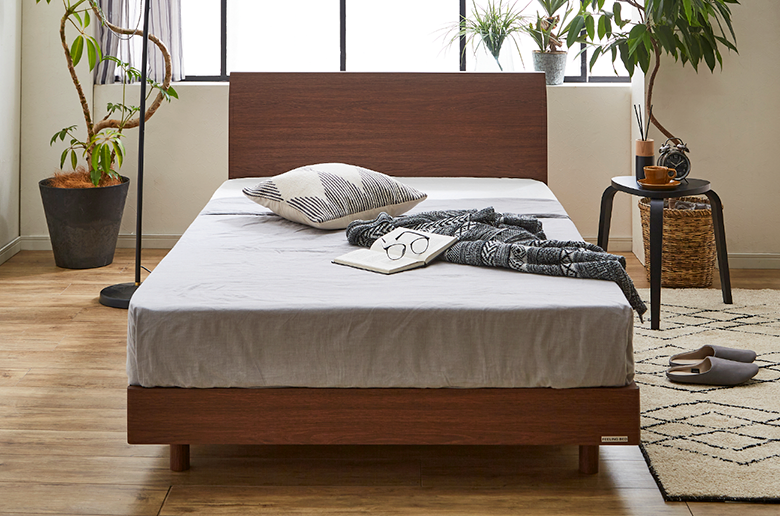 ベッド下のホコリも
快適にお掃除できるレッグタイプ