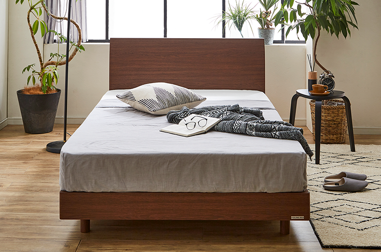 ベッド下のホコリも
快適にお掃除できるレッグタイプ