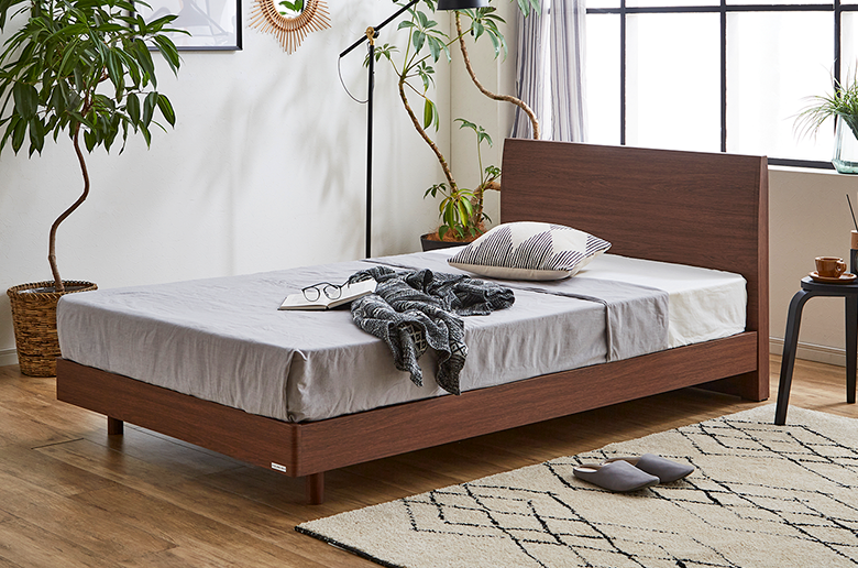 ベッド下のホコリも
快適にお掃除できるレッグタイプ