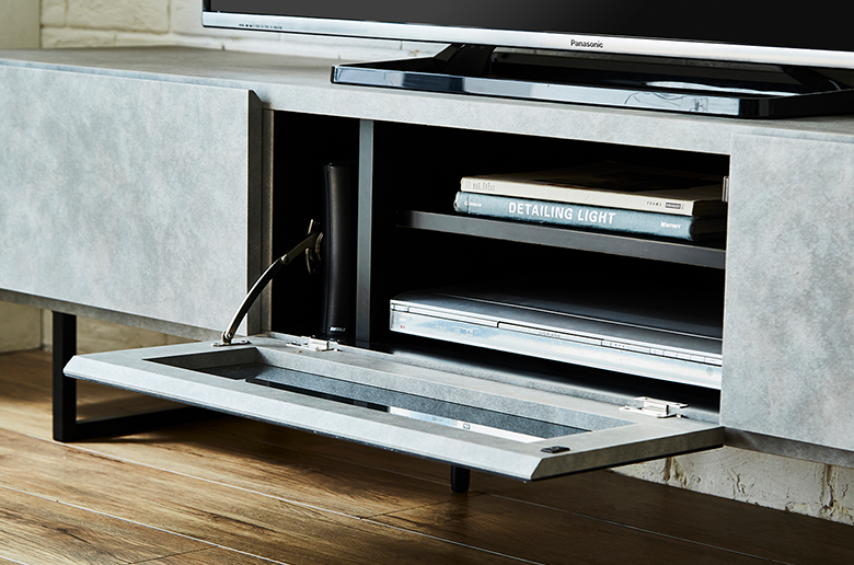 セラミック調の無機質な質感で
シックな空間を演出