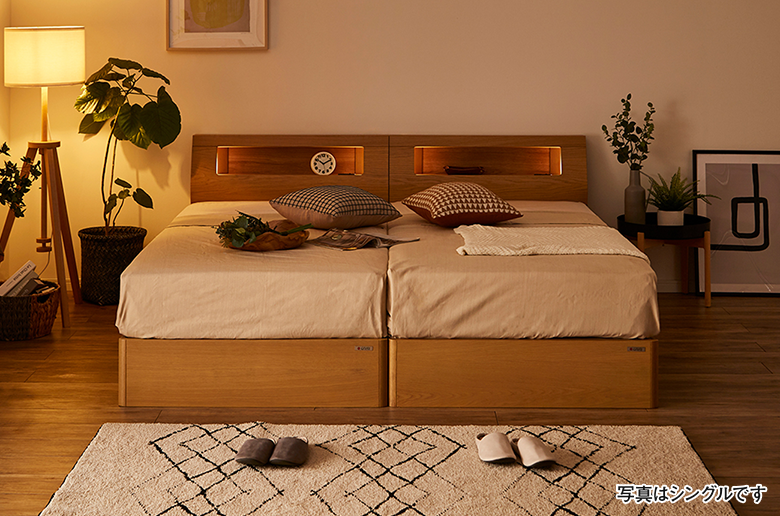 フルオープンの引出しや
コンセント付きで便利!