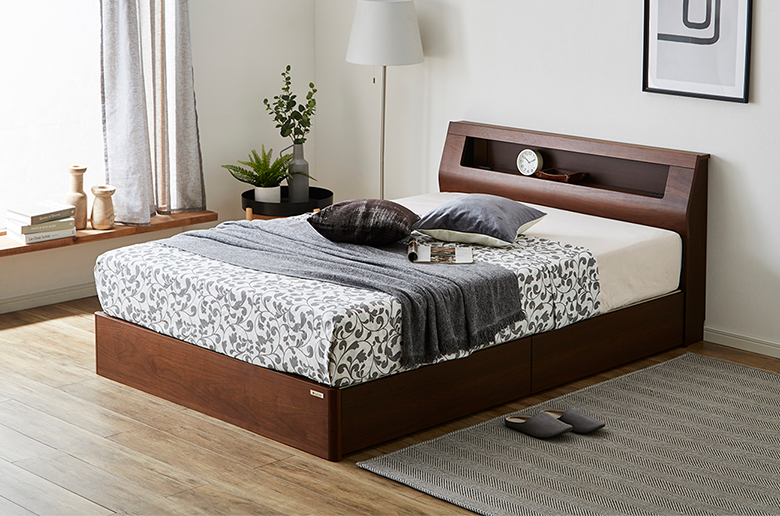 フルオープンの引出しや
コンセント付きで便利!