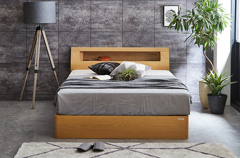 フルオープンの引出しや
コンセント付きで便利!