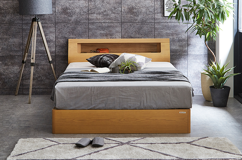 フルオープンの引出しや
コンセント付きで便利!