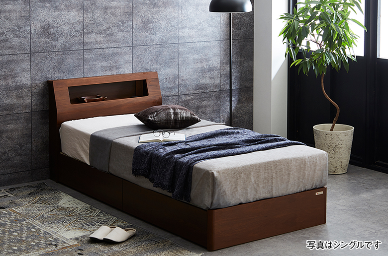 フルオープンの引出しや
コンセント付きで便利!