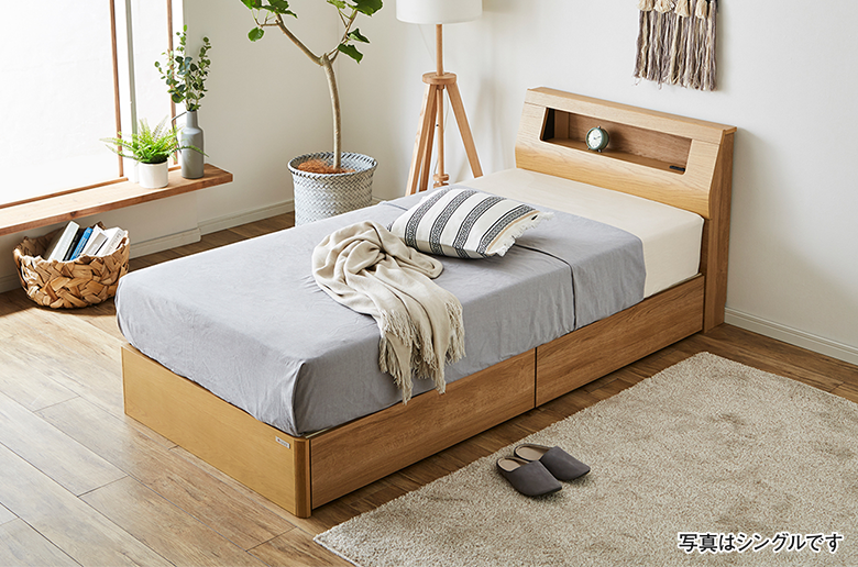 フルオープンの引出しや
コンセント付きで便利!