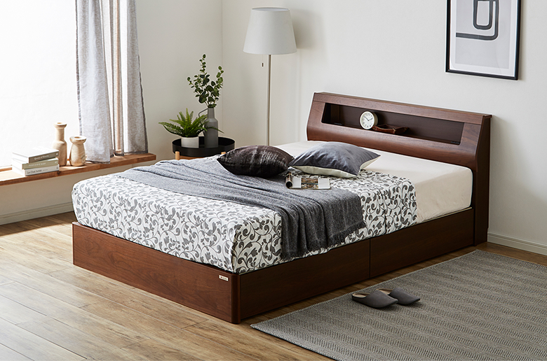 フルオープンの引出しや
コンセント付きで便利!