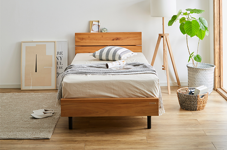 国産ポケットコイルマットレス付
天然の無垢材を使用
温かみを感じるデザイン