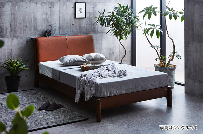 ヘッドボードに天然の皮革を使用
高級感あふれるフレーム
