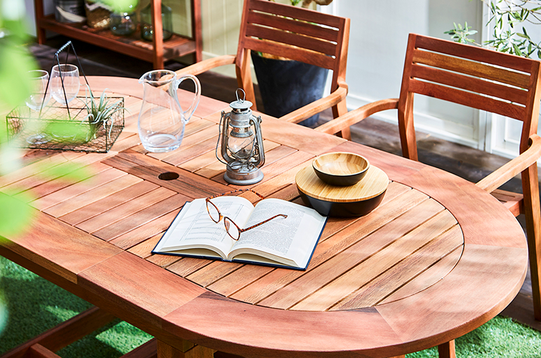 4人→6人掛けへ伸長可能
屋内外で利用できるダイニングテーブル