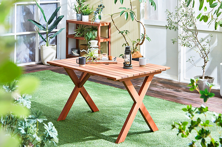 ガーデンパラソル用の穴があり
本格的な屋外仕様