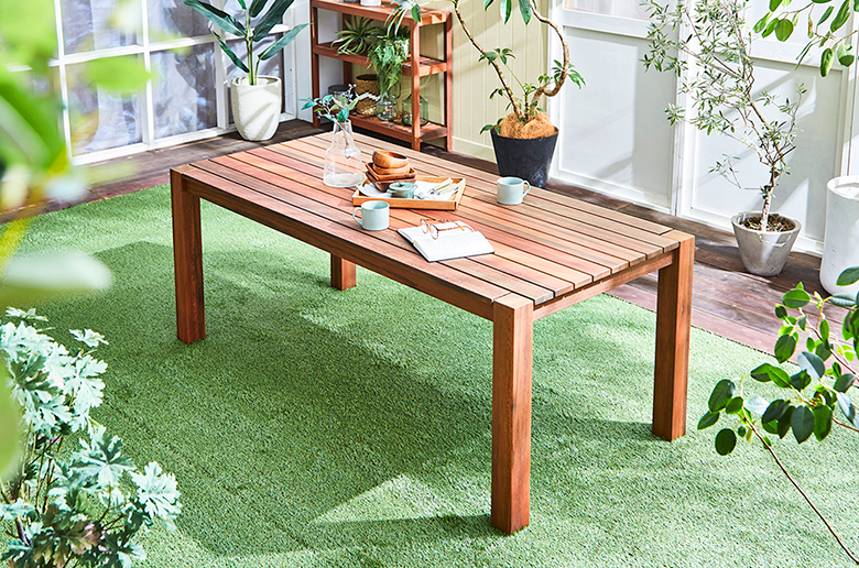 家族での食事など大人数にも対応
耐久性・耐水性に優れたアピトン材を使用