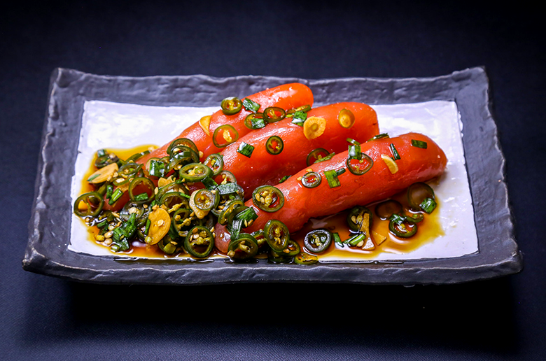 素材を生かし特製たれに漬け込んだ
優しい辛さと濃厚な味わい