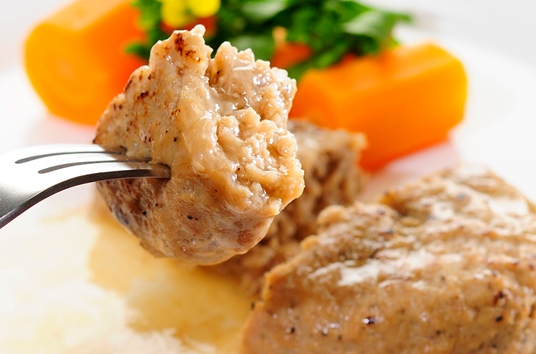 厚みのあるボリュームながら柔らかく
ふんわりとした食感のハンバーグ