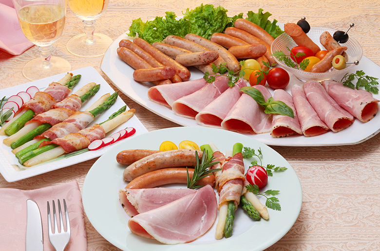 昔ながらの製法で時間をかけて
じっくりと仕上げハムの詰め合わせ