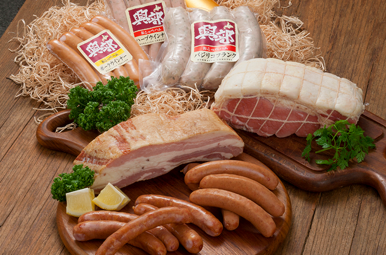 昔ながらの製法で時間をかけて
じっくりと仕上げハムとソーセージの詰め合わせ