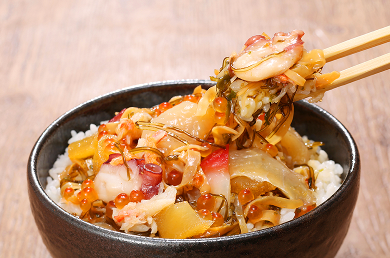 7種の海の幸を贅沢にちりばめた
北海道名産の松前漬