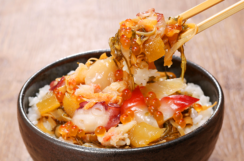 7種の海の幸を贅沢にちりばめた
北海道名産の松前漬