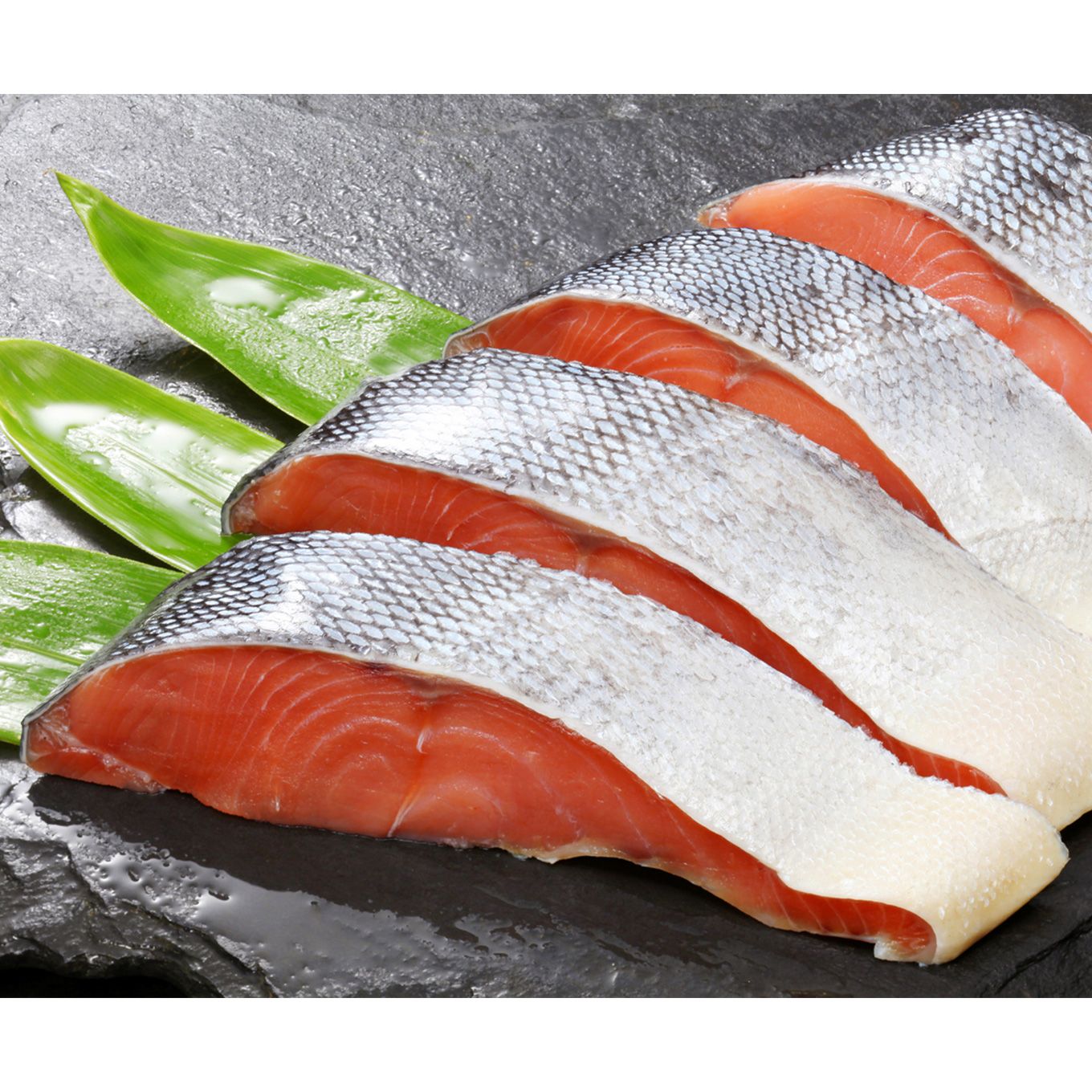 グリーン住宅ポイント北海道日高産 銀聖新巻鮭姿切身 1尾(2.6kg)イメージ