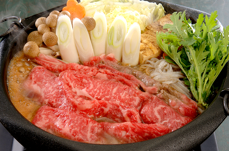 人肌で溶け出すような繊細なサシのある霜降り
まろやかな味わいが魅力