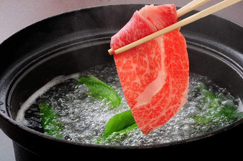 口どけ柔らかな霜降りロース
赤身と霜降りの調和された肩ロースの食べ比べ