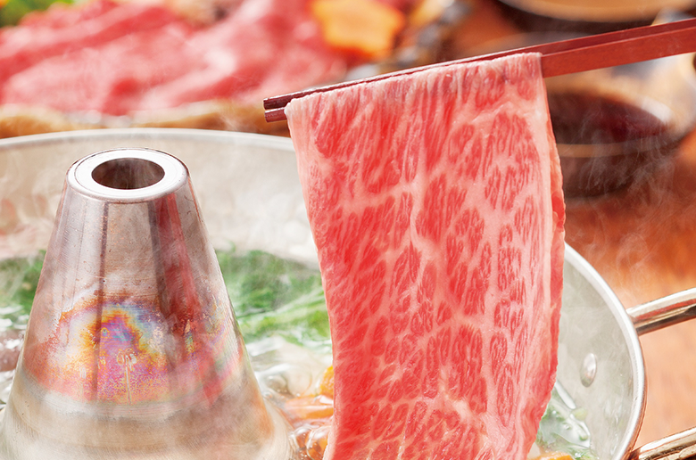 きれいな霜降りの肩ロースを
すき焼き用としゃぶしゃぶ用にスライスしてお届け