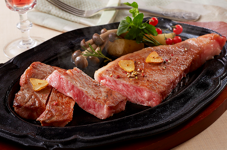 黒毛和牛の最高峰「松阪牛」の中でも
高級部位のロースとサーロインをセットにした逸品