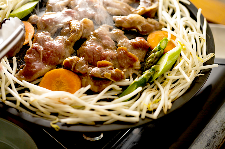 北海道余市町産の麦豚使用の
ウインナーとチーズ入りフランクなど 自慢の逸品